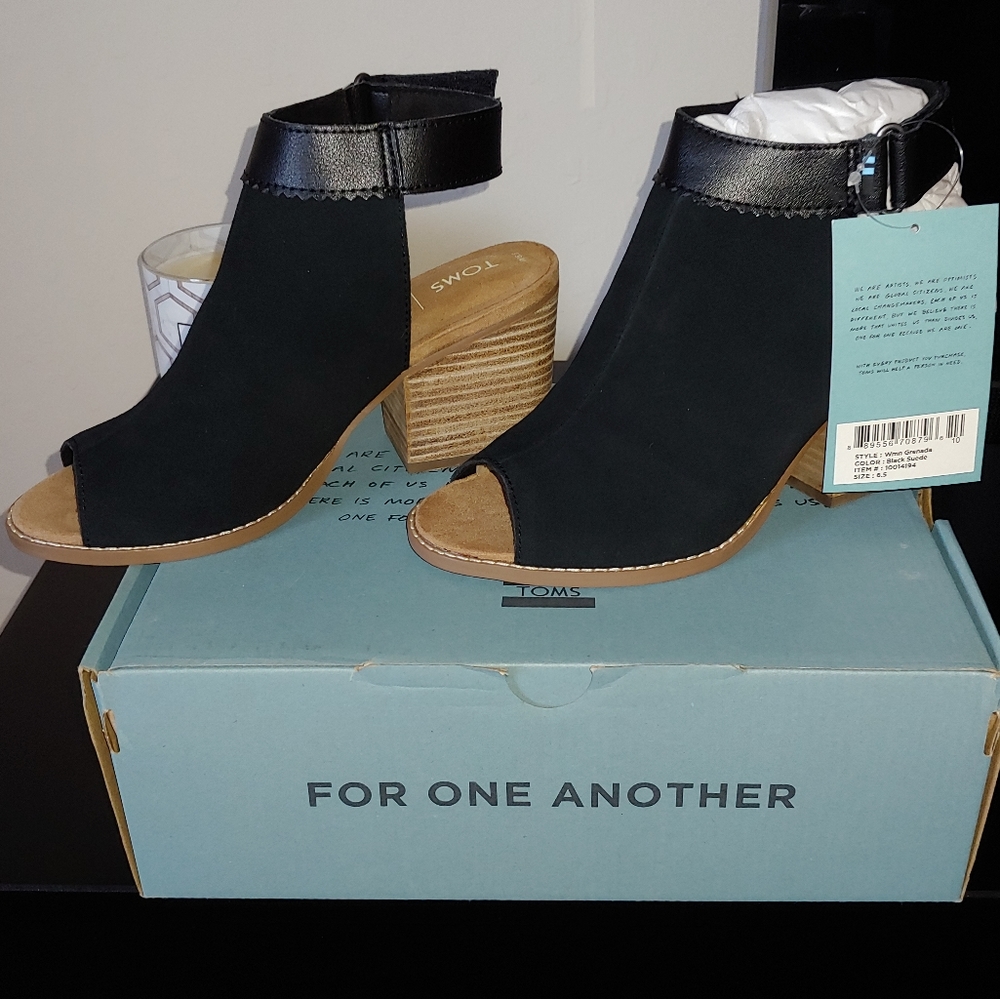 Toms Grenada Black Suede Sandals 6.5